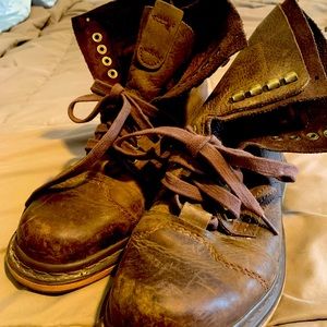 Doc martens. Steel toe, US size 8 but runs large could work for 8/12.